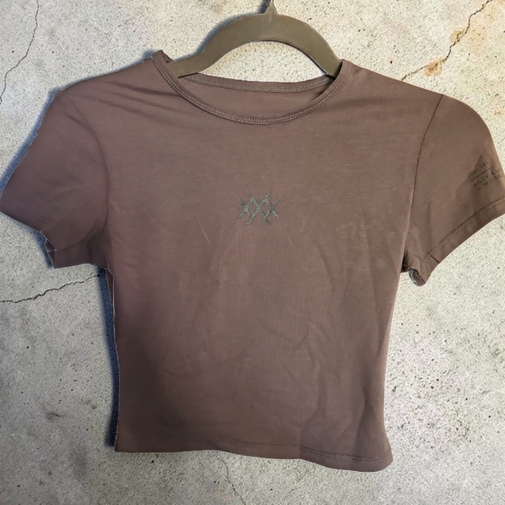 Eighteen Plus Brown Cropped Tee | Size XS | NWT | Fitted Stretch TopBrand: Eigh - Picture 2 of 5